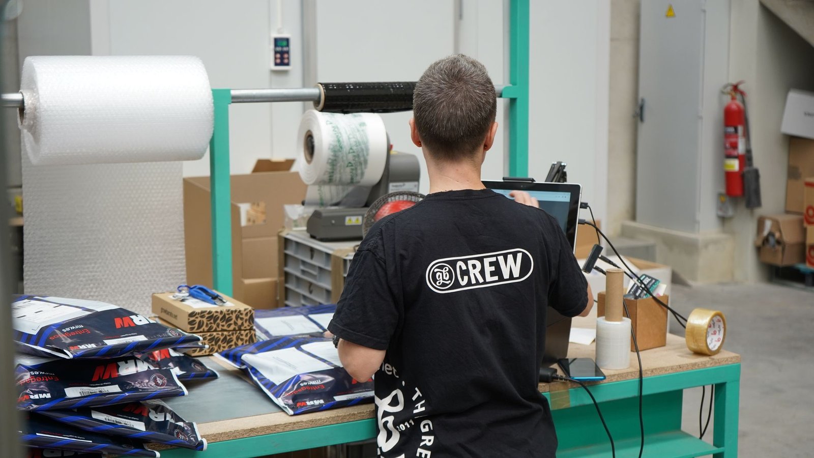 Supply Chain Digitalisierung: Digitale Bestandsprüfung in einem modernen Lager